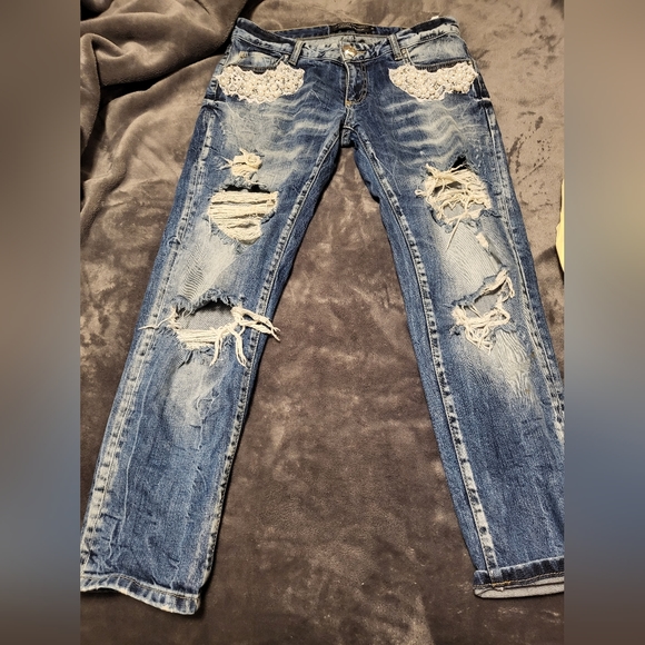 Ripped Jeans with stones and pearls - Picture 5 of 5